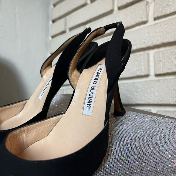 SOLD! Manolo Blahnik Carolyne Satin Low-heel Slingback Pumps - Picture 3 of 9